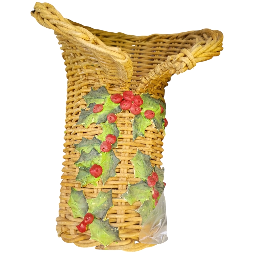 🦄Vintage Woven Wicker Basket Vase with Holly Design